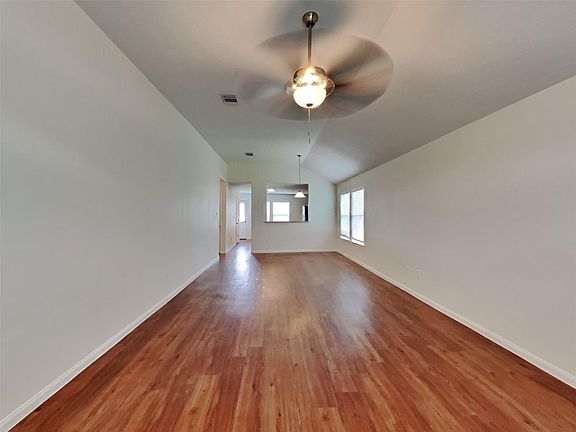 4th image of 3906 Hawthorne Glen Ct