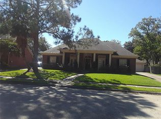 15306 Greenleaf Ln, Houston, TX 77062