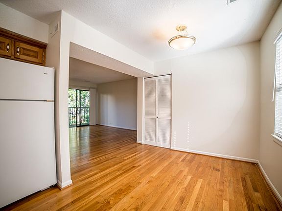 4th image of 4010 Oak St #11
