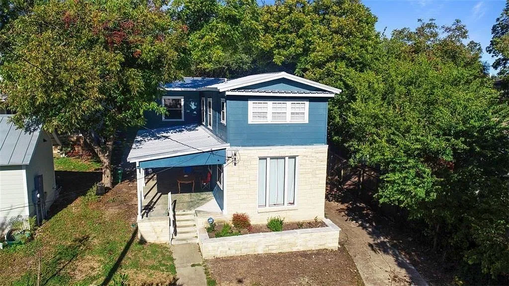 5 bed, 2074 sqft, $7,600 — Photo 1