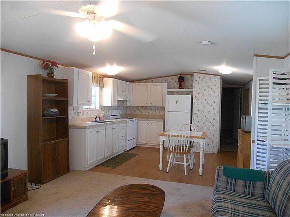 3rd image of 2836 SW Lois Ave