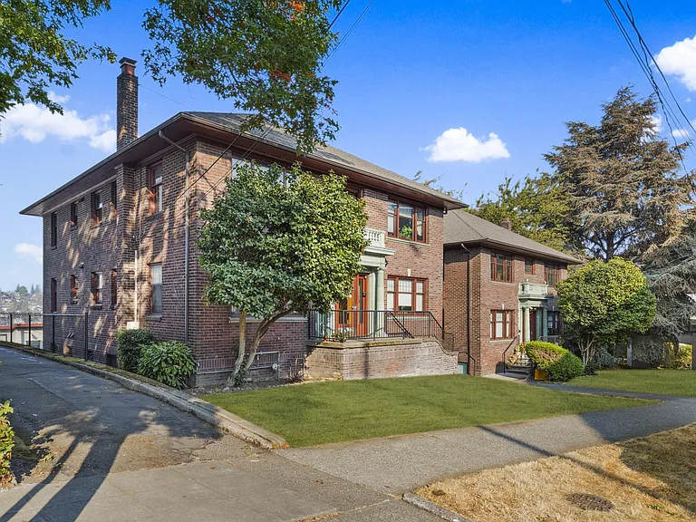 2923 Franklin Ave E — Photo 20