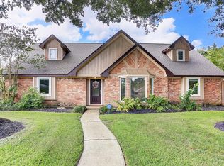 8018 Braesview Ln, Houston, TX 77071