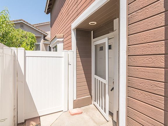 5th image of 15876 Deer Trail Dr