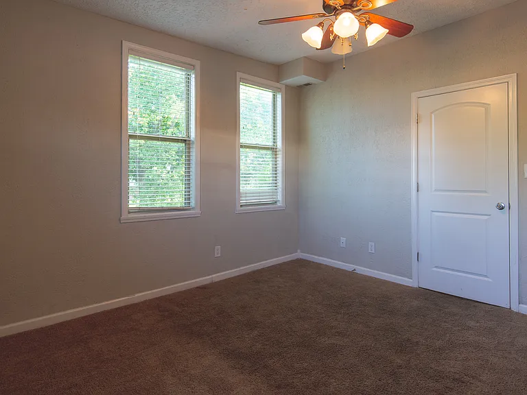 1321 Blaine Ave #E — Photo 8