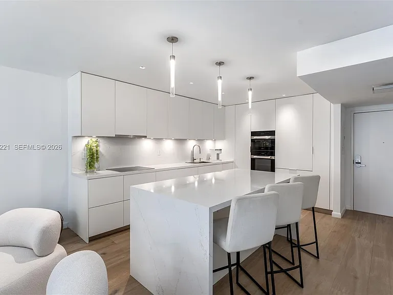 2301 Collins Ave #902 — Photo 8
