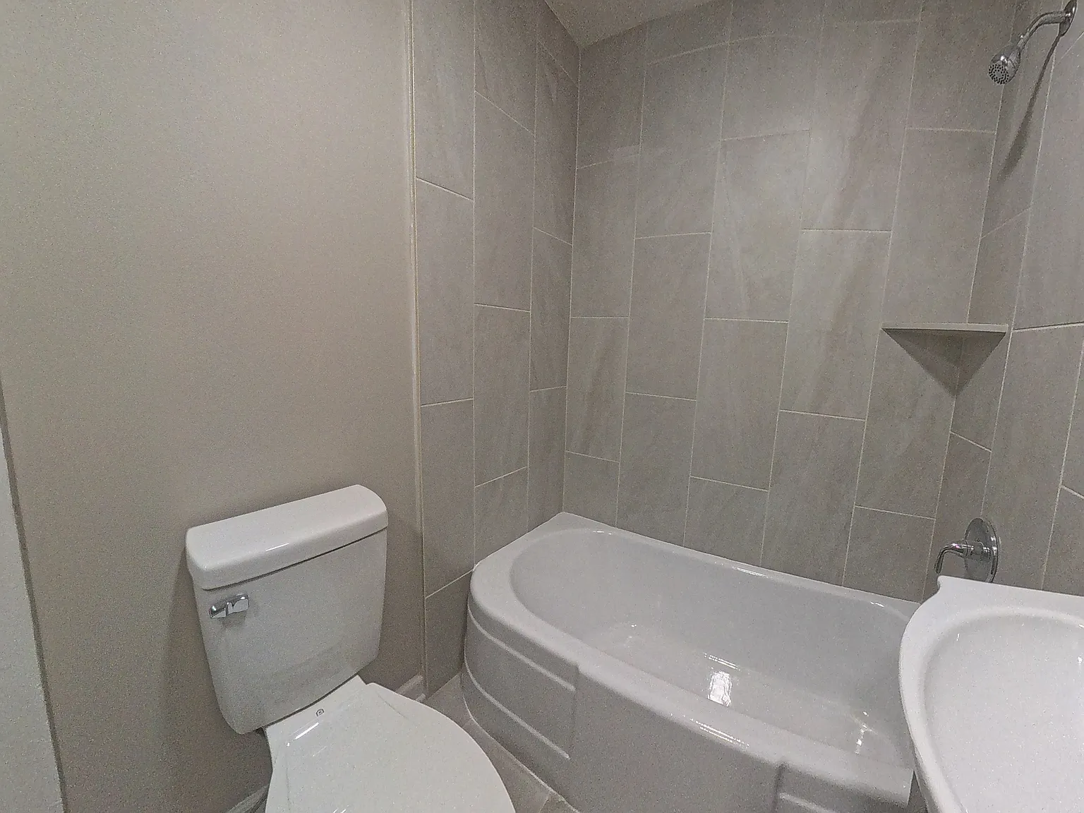 3 bed, 960 sqft, $1,325 — Photo 2