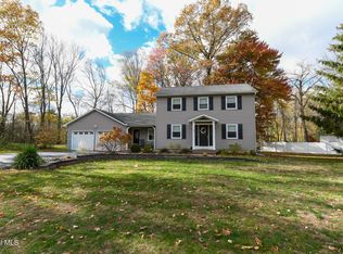 27 Wiltshire Way, Niskayuna, NY 12309