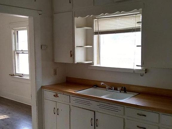 3rd image of 1224 E 12th St