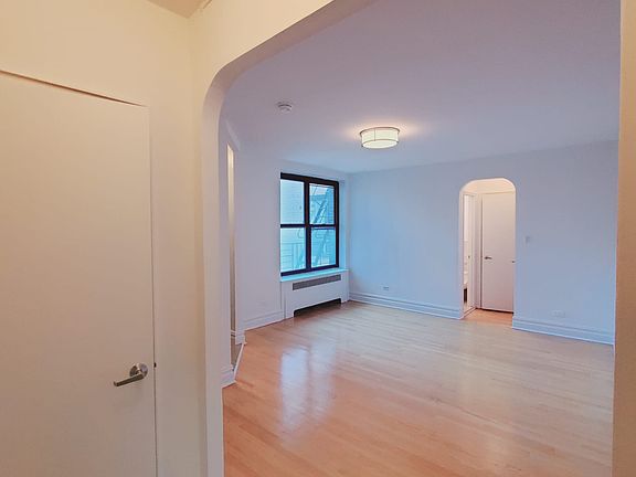 3rd image of 185 Claremont Ave APT 4K