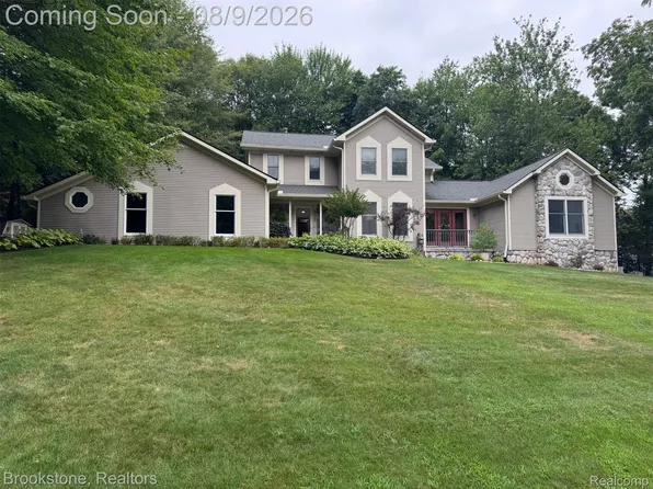 368 Bonnie Cir, Howell, MI 48843