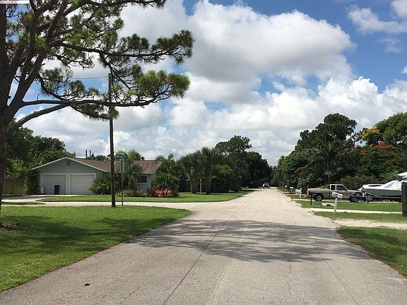 5th image of 3104 NE Canal Ave