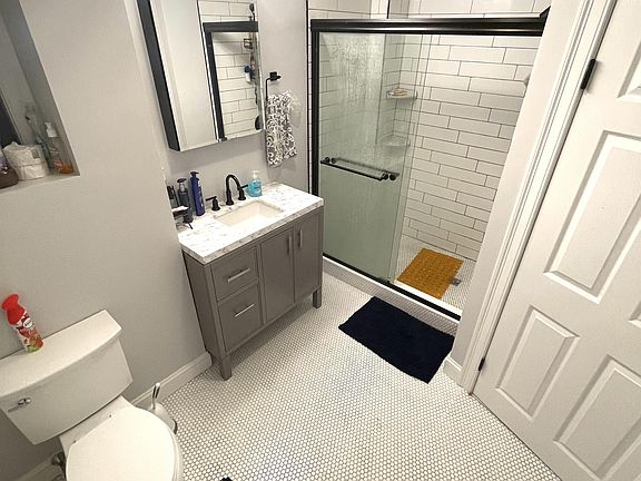 3rd image of 235 Bennington St #2