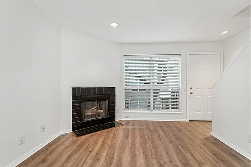 1901 N Fitzhugh Ave #19 Photo 1