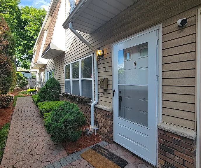 81 Church St #4 — Photo 37