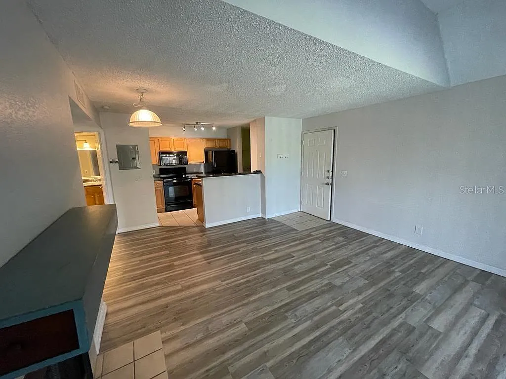 1 bed, 1.0 bath, 644 sqft, $1,300 — Photo 3