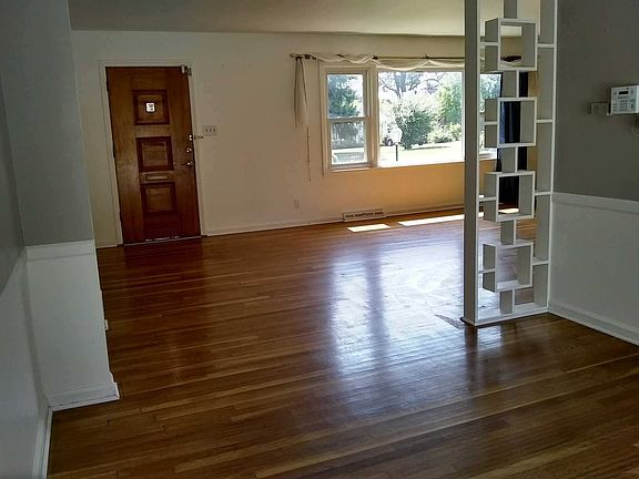 4th image of 111 Loch Lomond Dr
