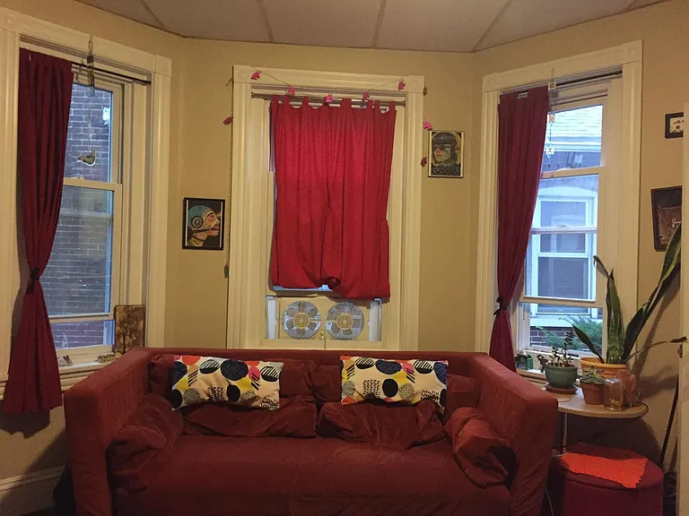 909 Linden St — Photo 3