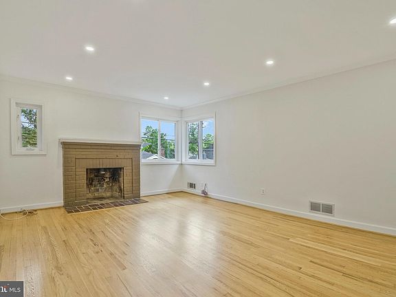 3rd image of 2304 N Kentucky St