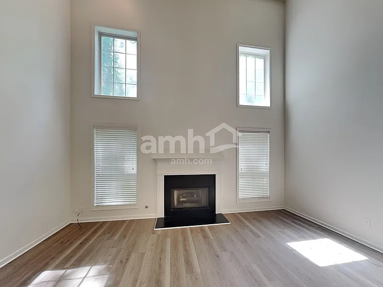 240 Shenandoah Trce — Photo 8