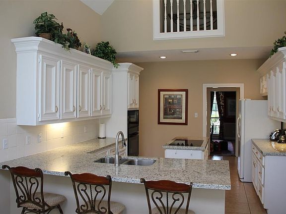 2nd image of 2207 Woodland Dr