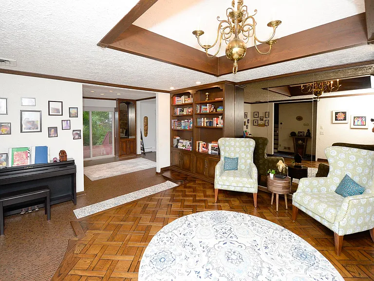 38 Griswold Pl — Photo 3
