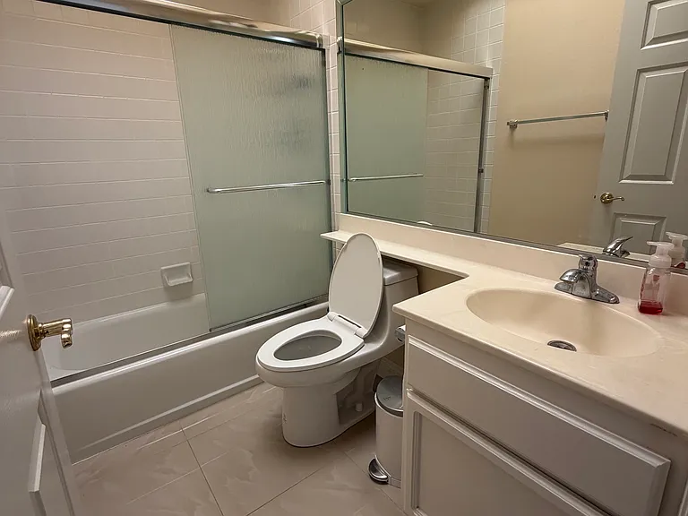 Dedicated private bathroom next to the single bedroom