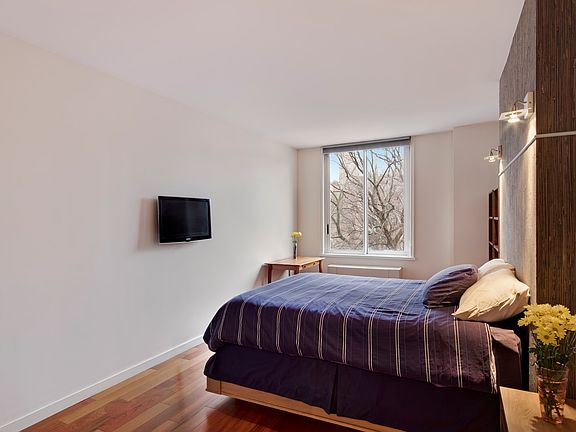 4th image of 101 W 79th St APT 4E