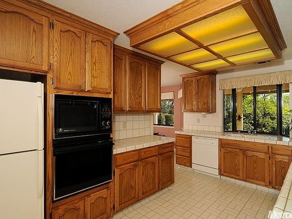 4th image of 8680 Robin Hill Way