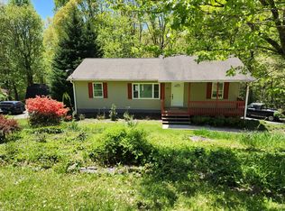 109 Hunters View Dr, Mills River, NC 28759