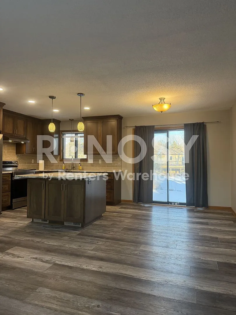 Available Now 2 bedroom 1.5 bath Condo in St. Louis Park — Photo 2