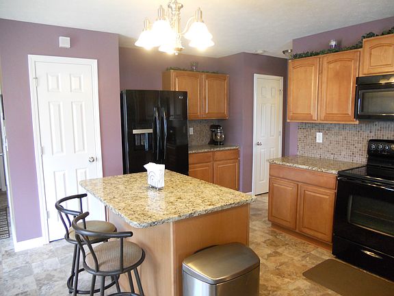3rd image of 2200 Jaybird Dr