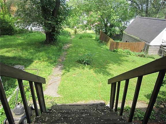5th image of 2411 Riverview St