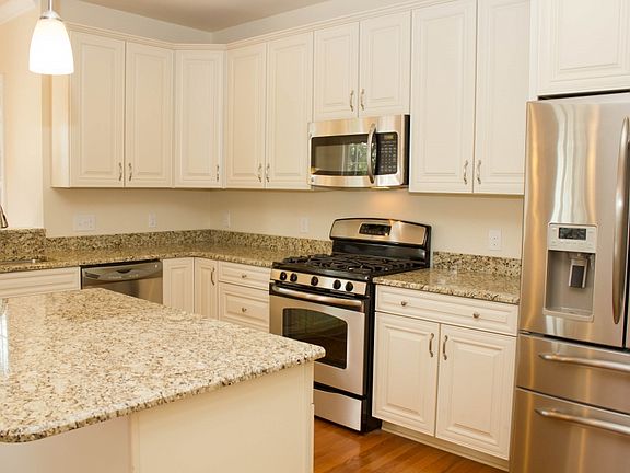 5th image of 1710 Lookout Dr