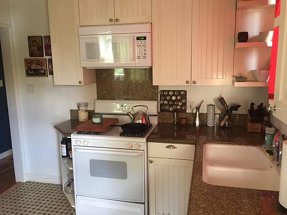3rd image of 427 Venice Way