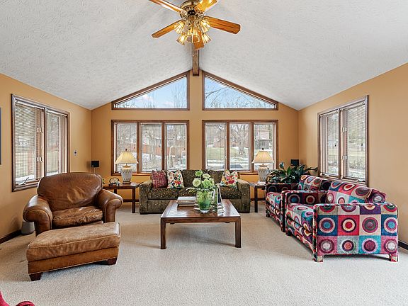 4th image of 8316 Hill Gail Dr