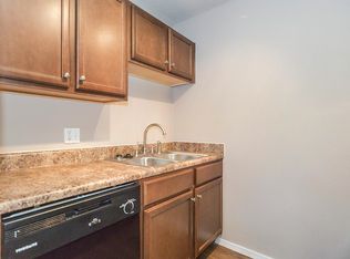 1230 Wildbriar Ct #300, Liberty, MO 64068
