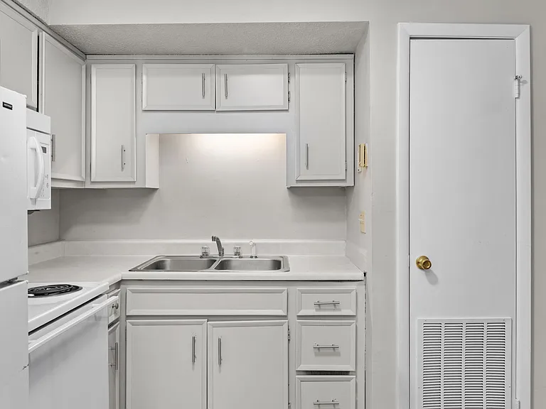 432 N Chestnut St #7 — Photo 8