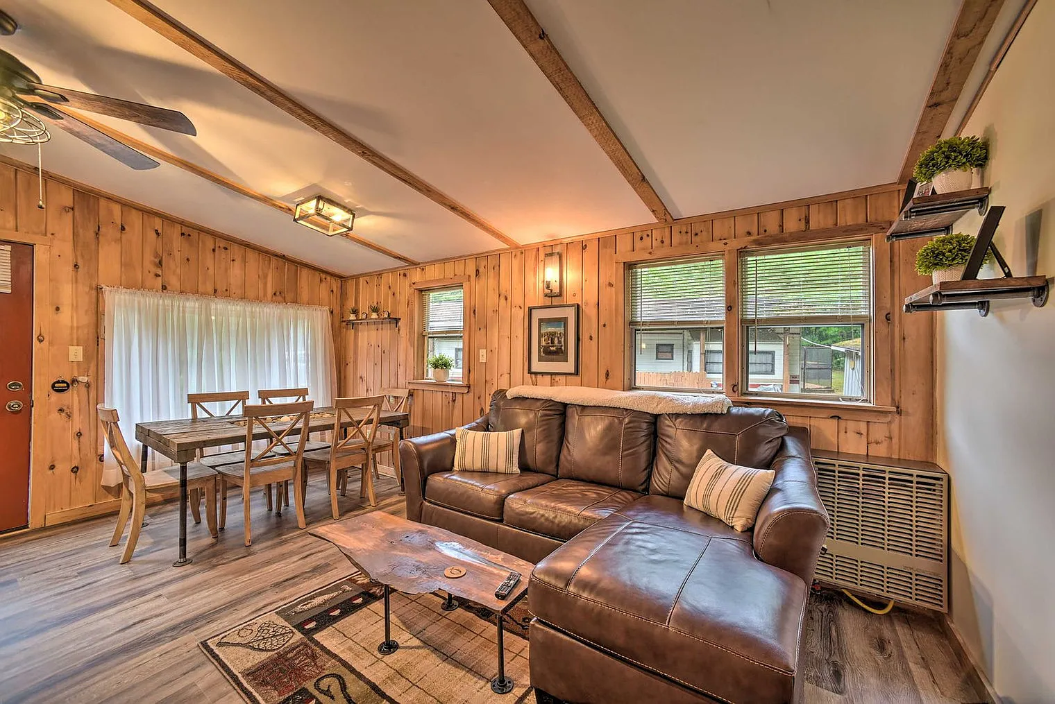 3 bed, 1.0 bath, 441 sqft, $5,225 — Photo 1