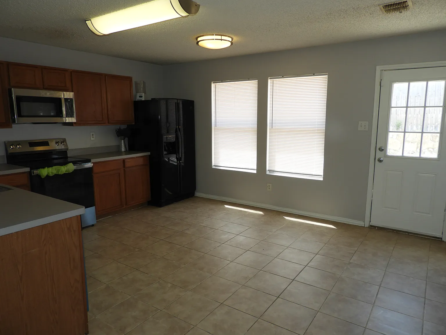 3 bed, 1659 sqft, $1,995 — Photo 3