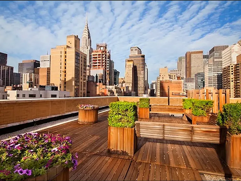 301 E 45th St #2D — Photo 11