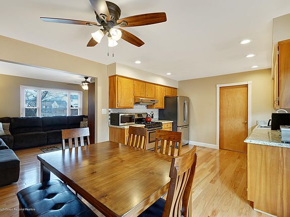 4th image of 1225 Mizzen Ave