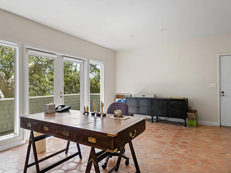 310 Belvedere Ave — Photo 44