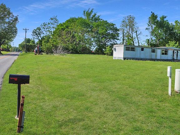 2nd image of 222 Almo Rd
