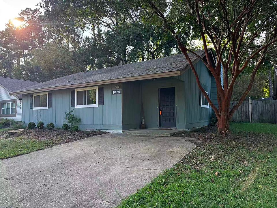 1st image of 1079 Tall Oak Dr