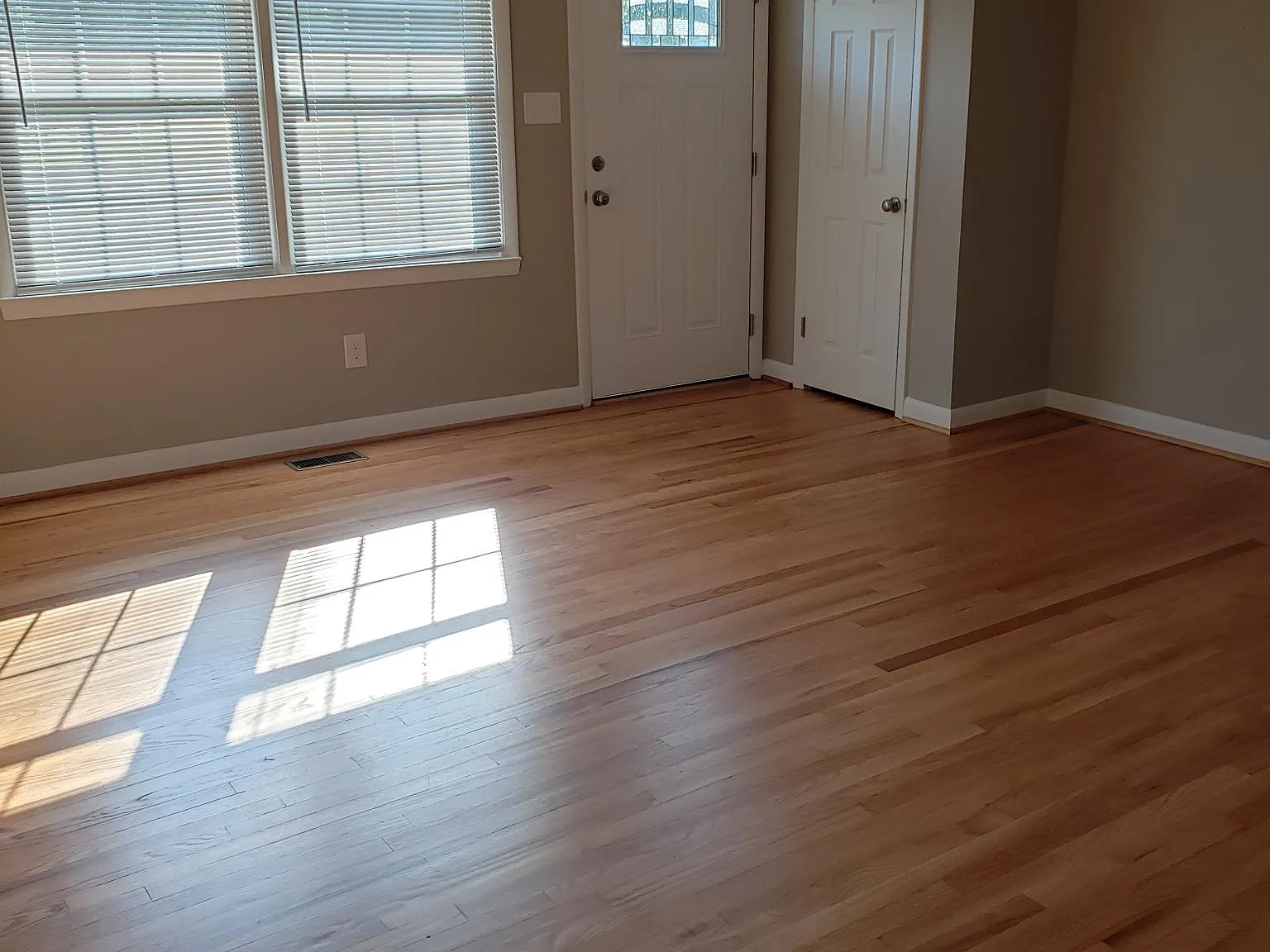 3 bed, 1150 sqft, $1,800 — Photo 3