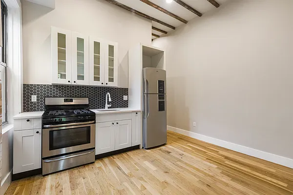 Rented by MNS | media 28