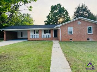 707 Meadowridge Dr, Warner Robins, GA 31093