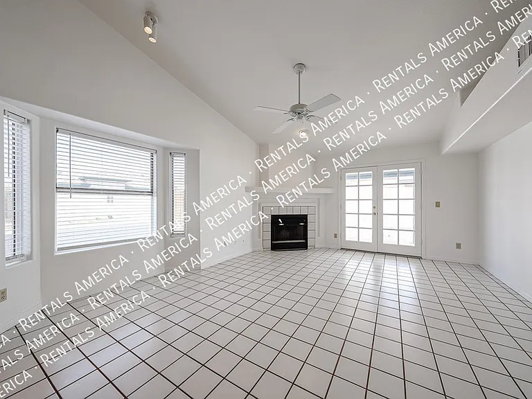 15831 N 6th Ave — Photo 19