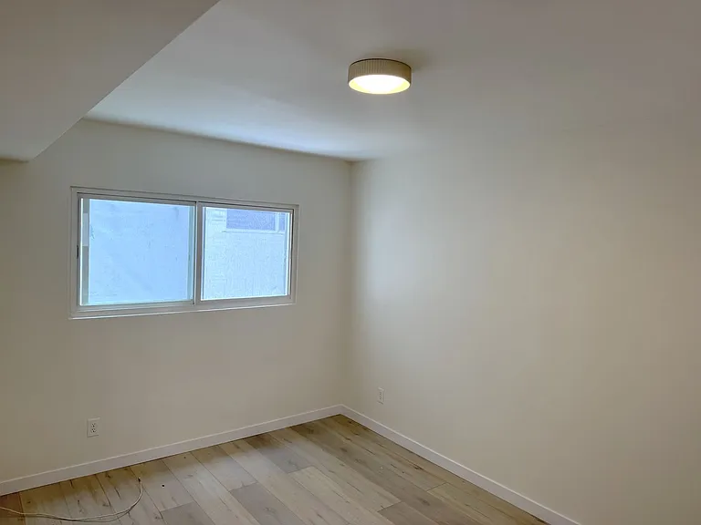 8634 Falmouth Ave — Photo 7